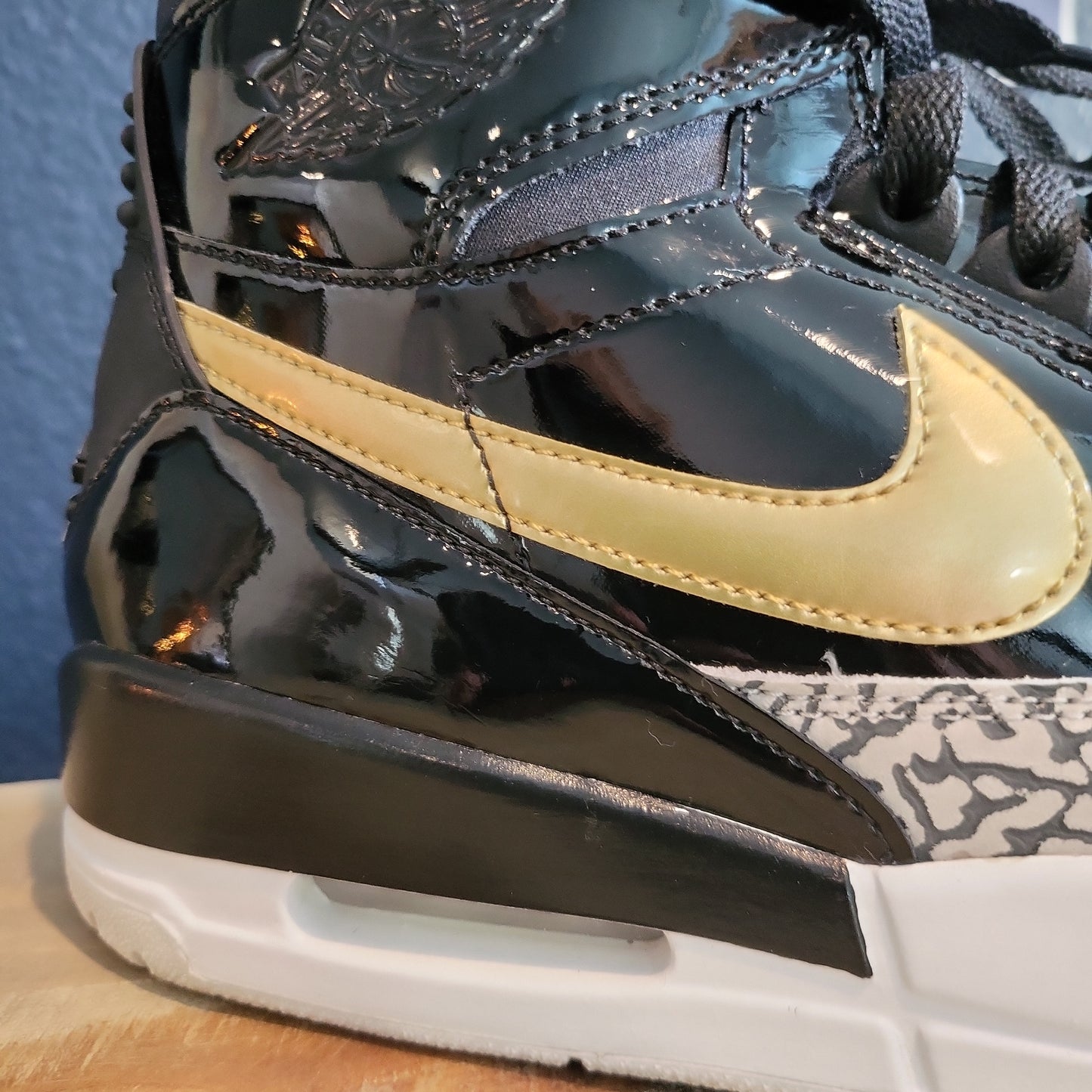 Jordan legacy 312 black and gold size 12 used